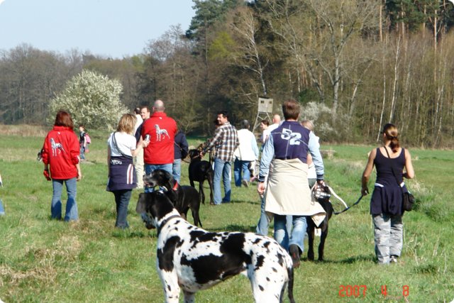 ostersonntag_-doggentreffen_008.jpg