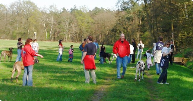 ostersonntag_-doggentreffen_030.jpg